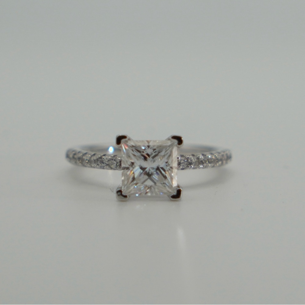new 2 Carat Moissanite Ring